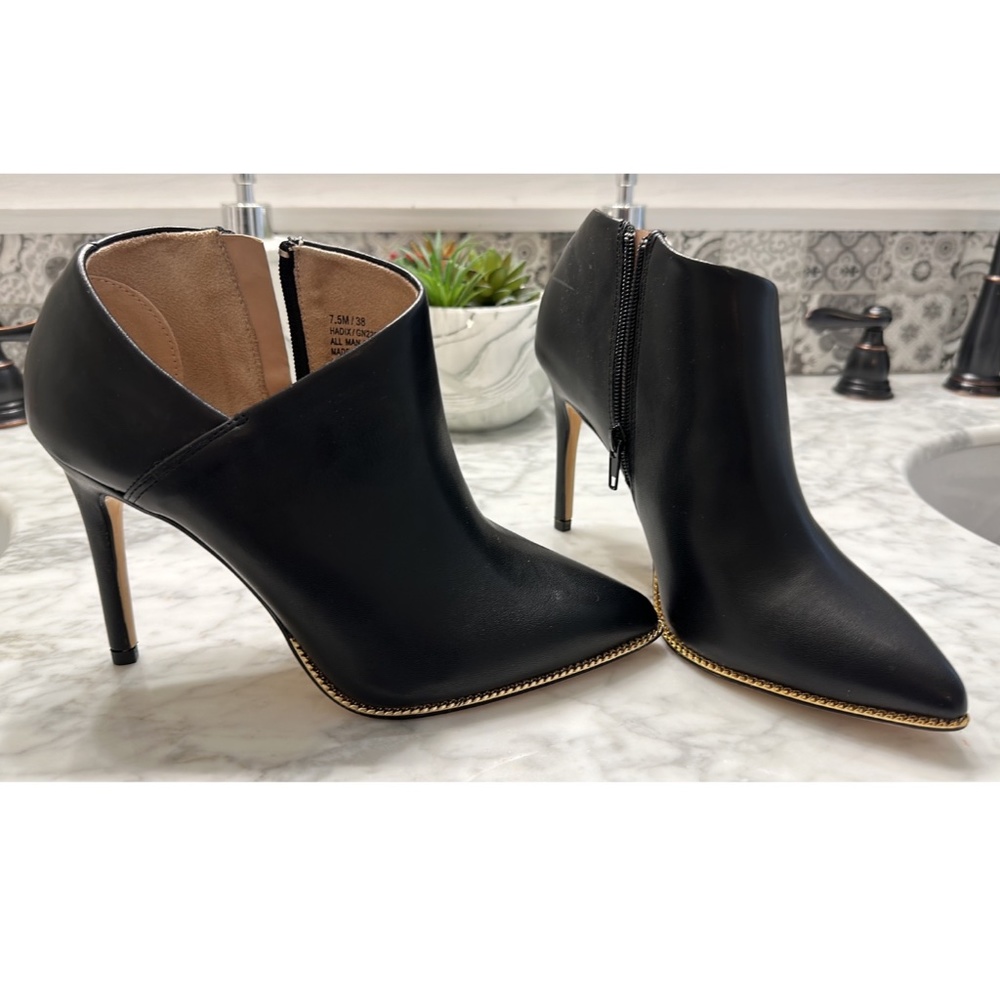 BCBG generation booties